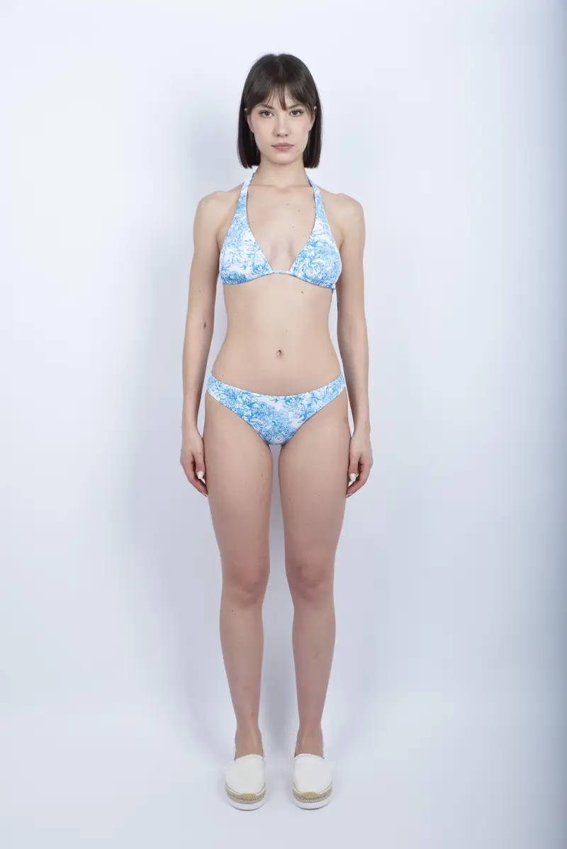 Bikini Hila Leni a triangolo americano e culotte con stampa Fleur de Joie bilberry