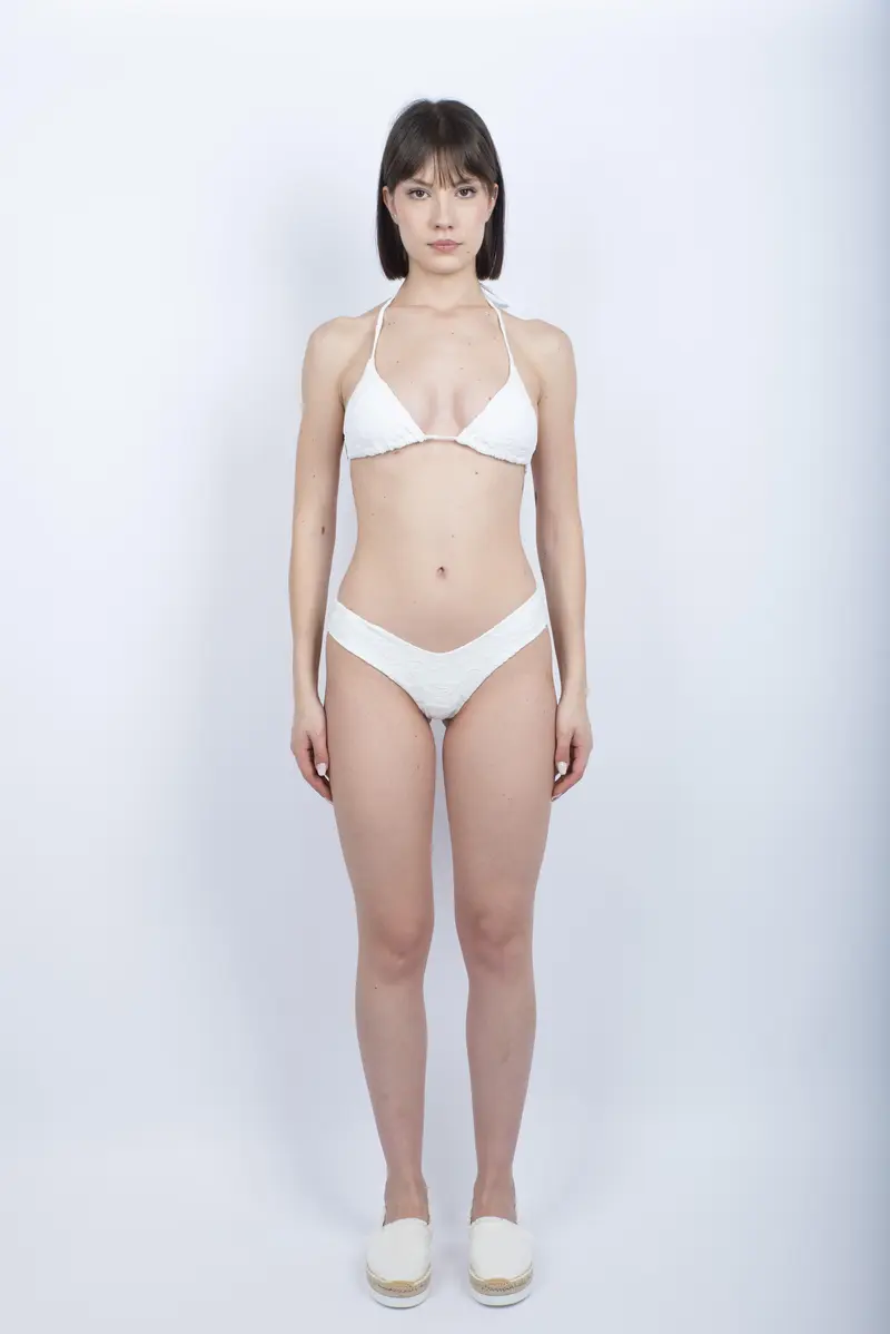 Bikini Jennifer Baunei in spugna Jacquard sgambato con lacci regolabili e motivo SK23 bianco