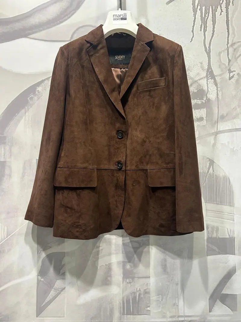 cacca in suede