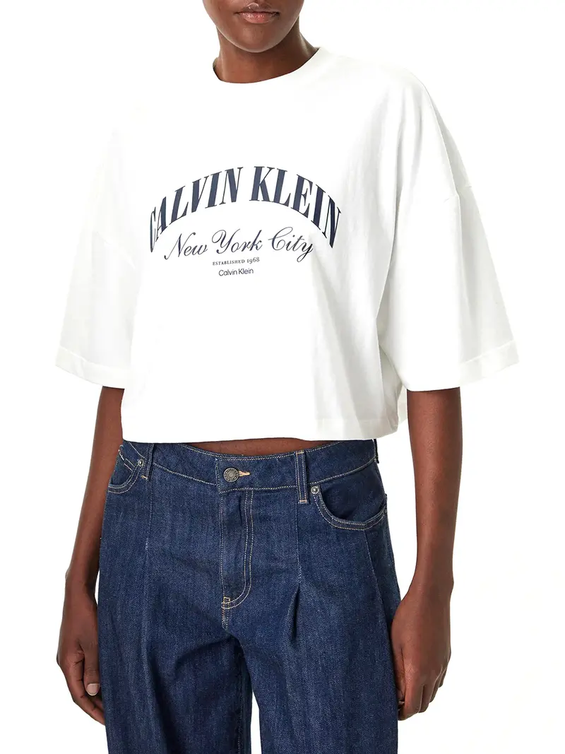 Calvin Klein T-shirt Con Logo In Stile College Corta - Bianco