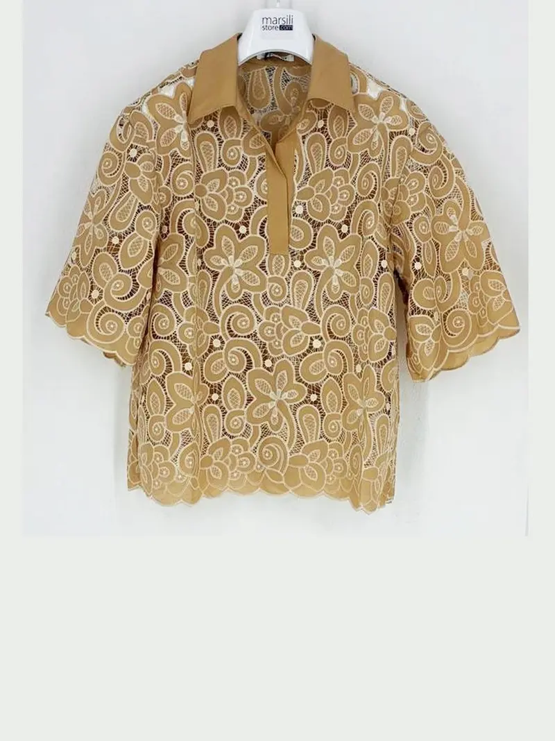 camicia con ricami