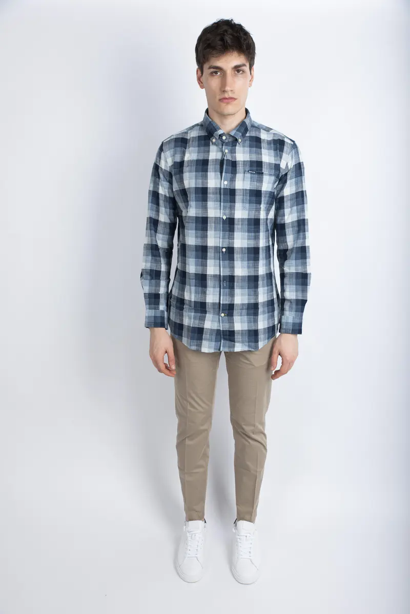 Camicia leggermente aderente Hillroad navy Barbour