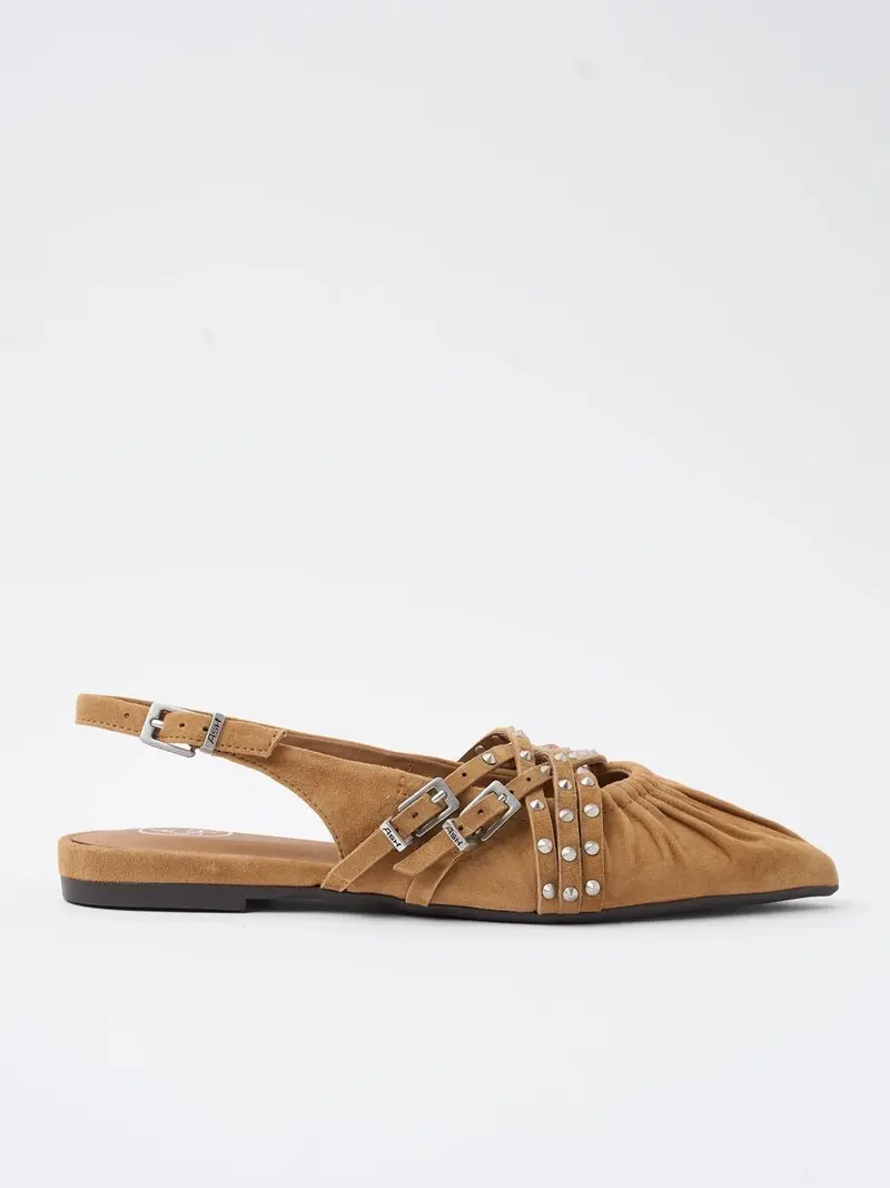 chanel flat con borchiette