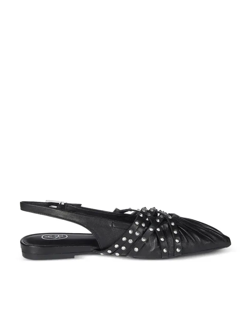 chanel flat con borchiette