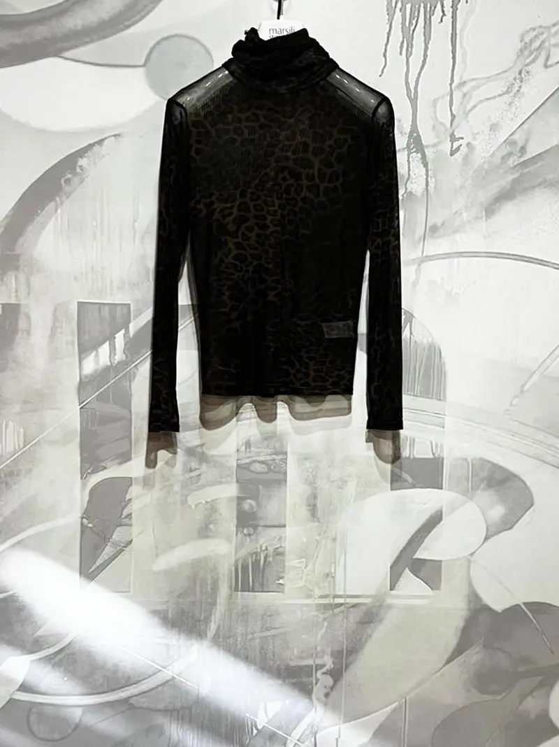 collo alto in tulle animalier