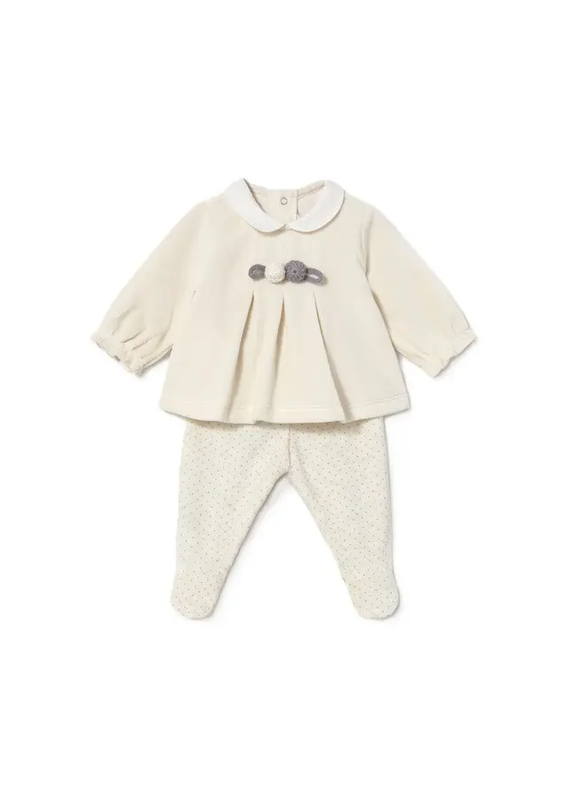 Completo latte per neonata
