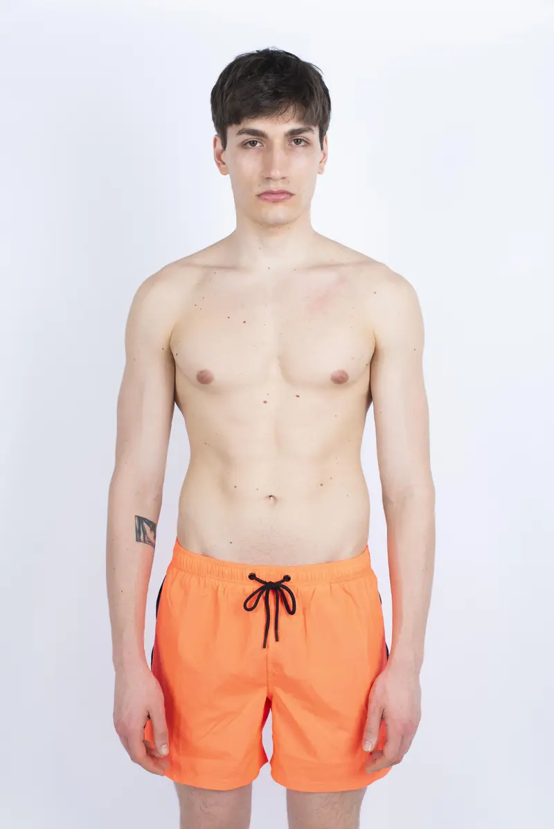 Costume da bagno corto vita elasticata con blocco colore a contrasto arancione