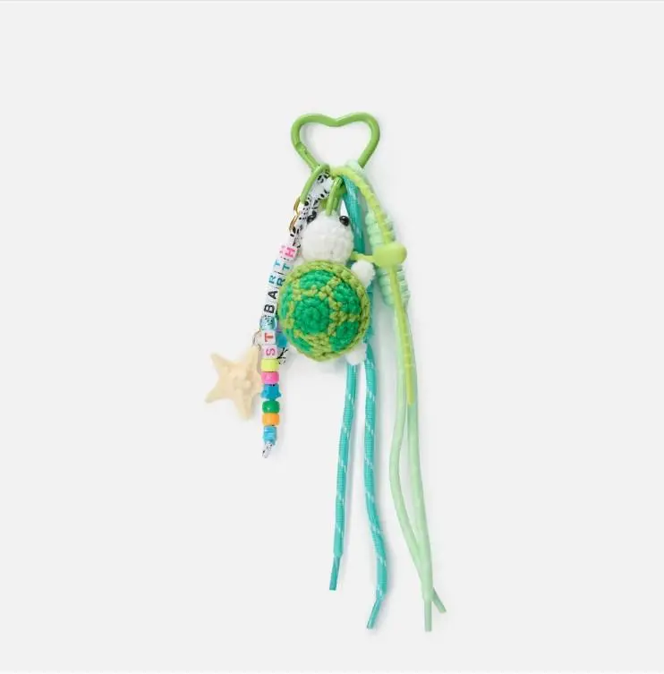 Funny Charm con tartaruga crochet, perline e cordini multicolore