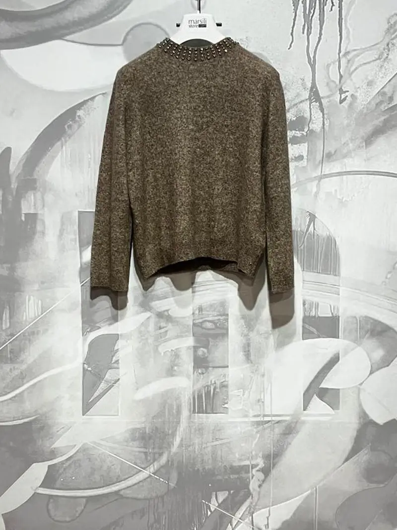 maglia collo pietre