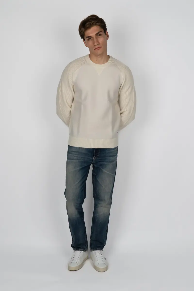 Maglione con logo in lana vergine
