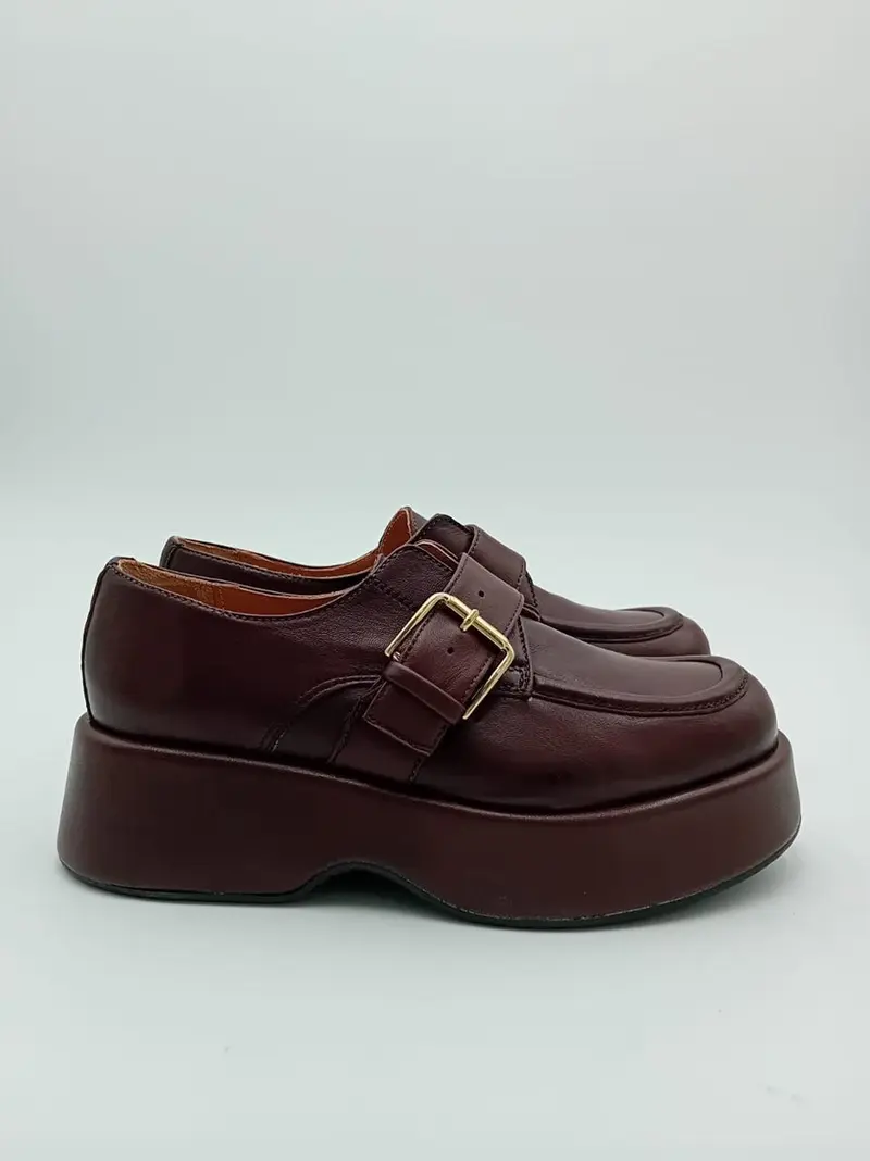mocassino con fibbia