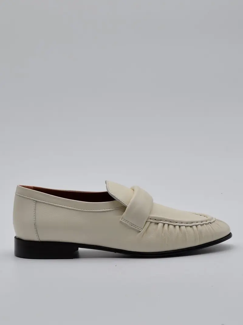 mocassino con passante plissettato