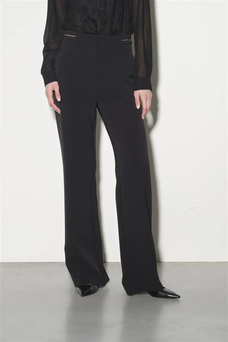 Pantaloni a linea dritta