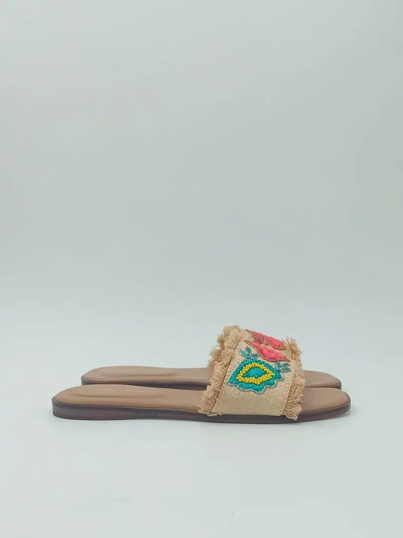 sabot flat