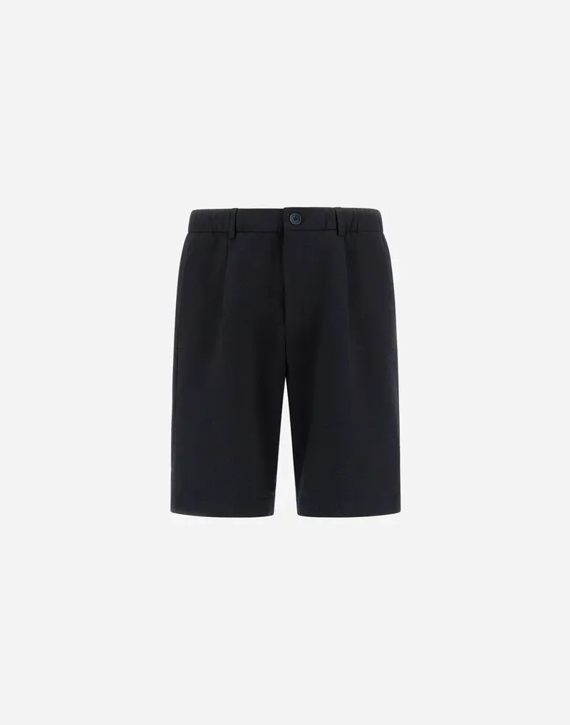 Shorts in seer-crease