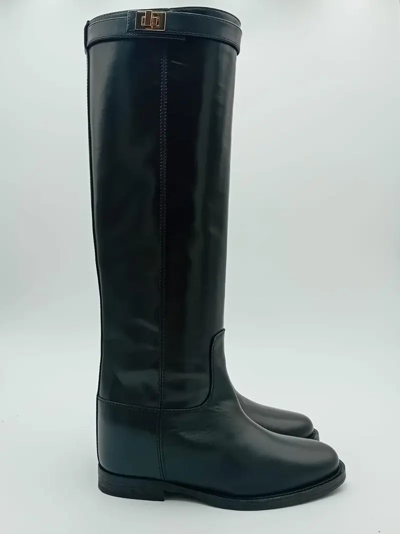stivale a tubo con accessorio e zeppa interna
