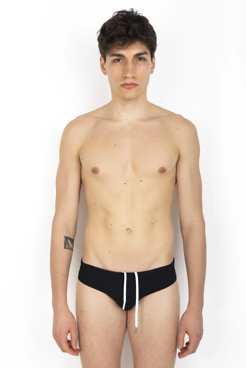 Swim Brief nero con back logo bianco