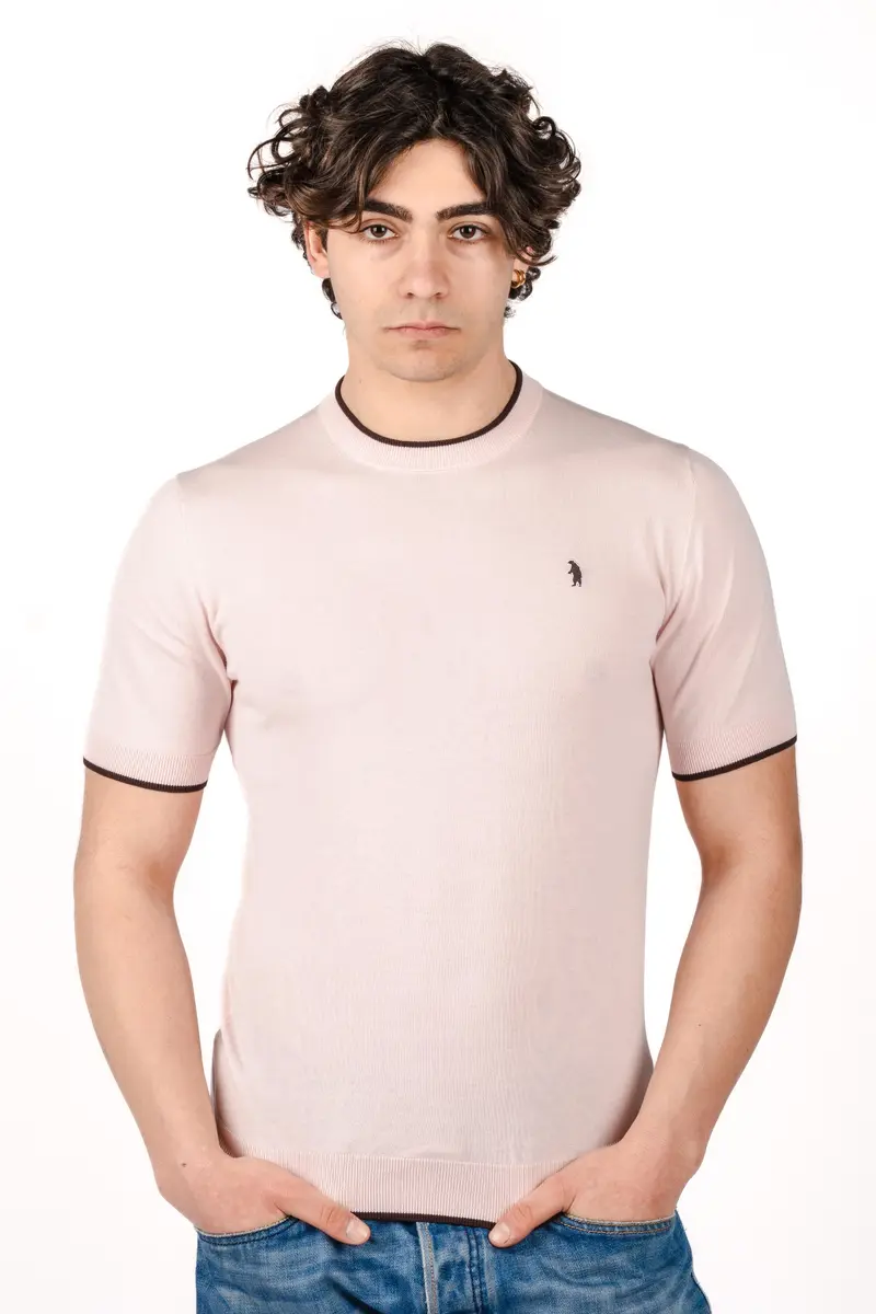 T-shirt con dettagli a contrasto