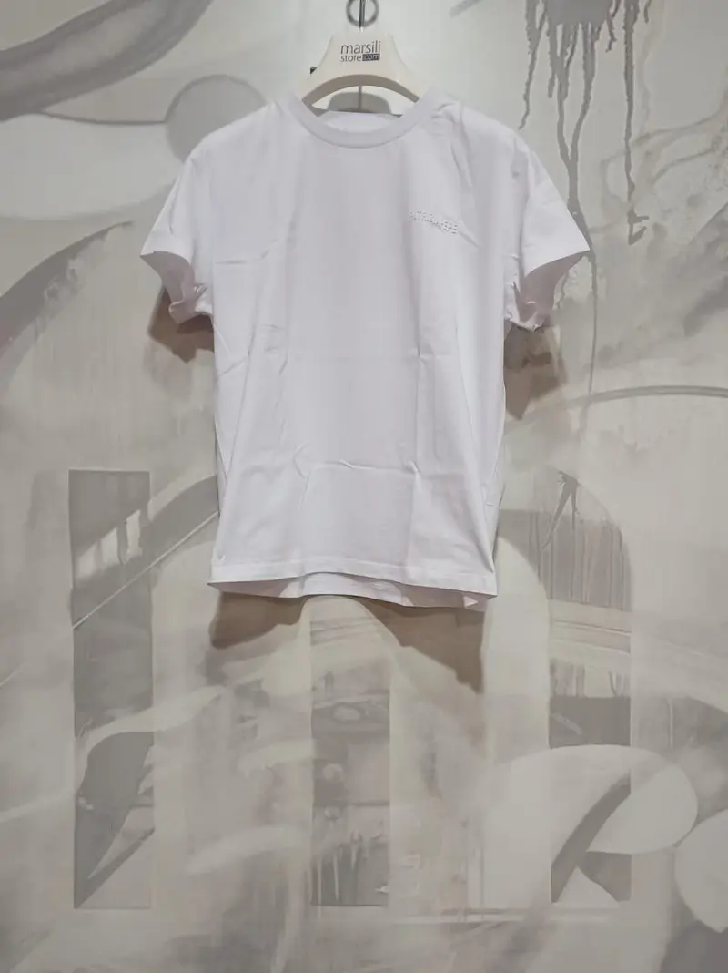 t.shirt logo essential