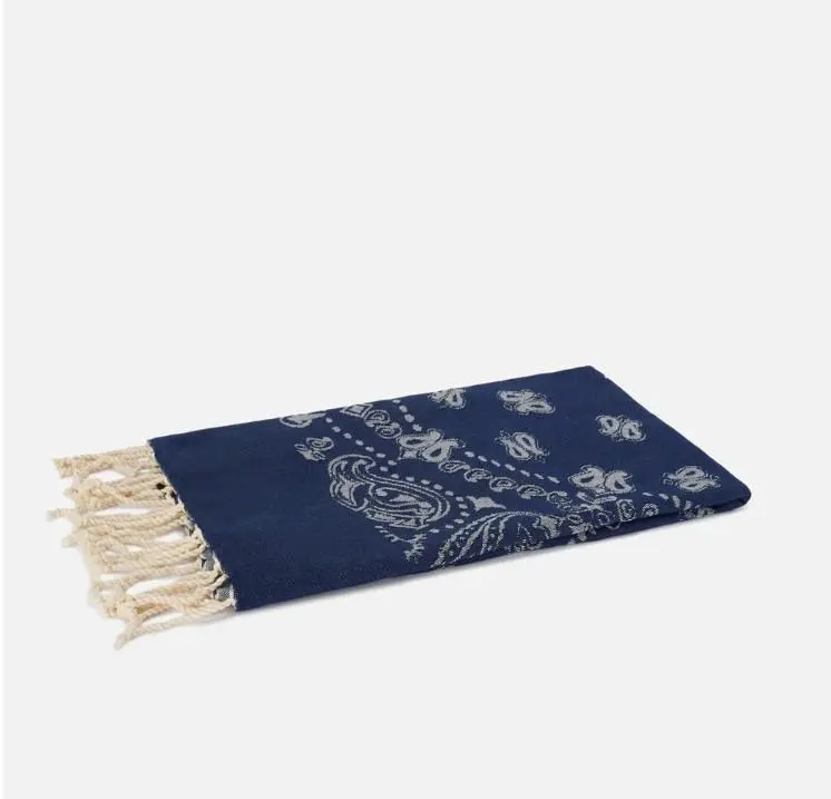 Telo mare Foutas in cotone jacquard con fantasia bandana blu navy